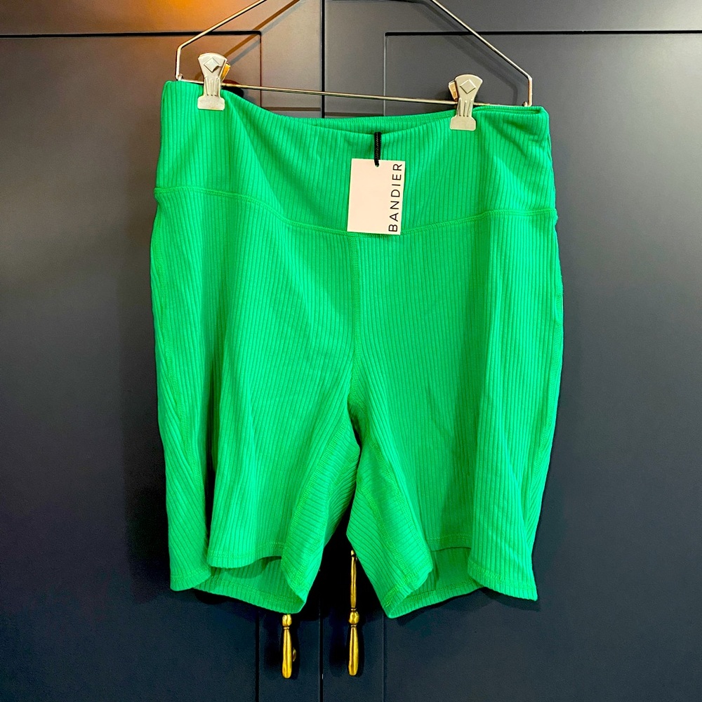 (NWT) Bandier green cycling shorts - size XL